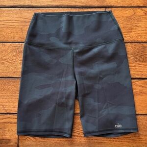 ALO Yoga Vapor Camouflage High Waist Biker Shorts Black Sz Small Workout Gym